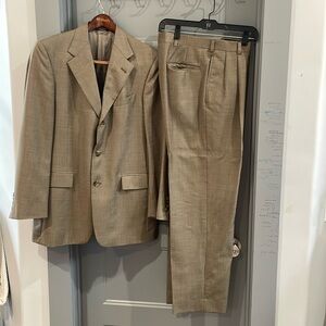 Light brown men’s suit set